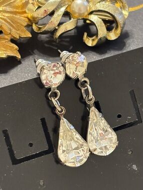 💎 Vintage Silver Crystal Teardrop Dangle Earrings